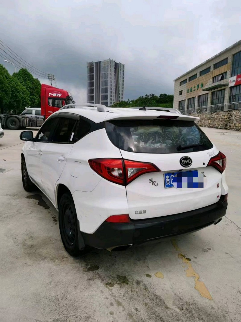 枣庄17年比亚迪宋5