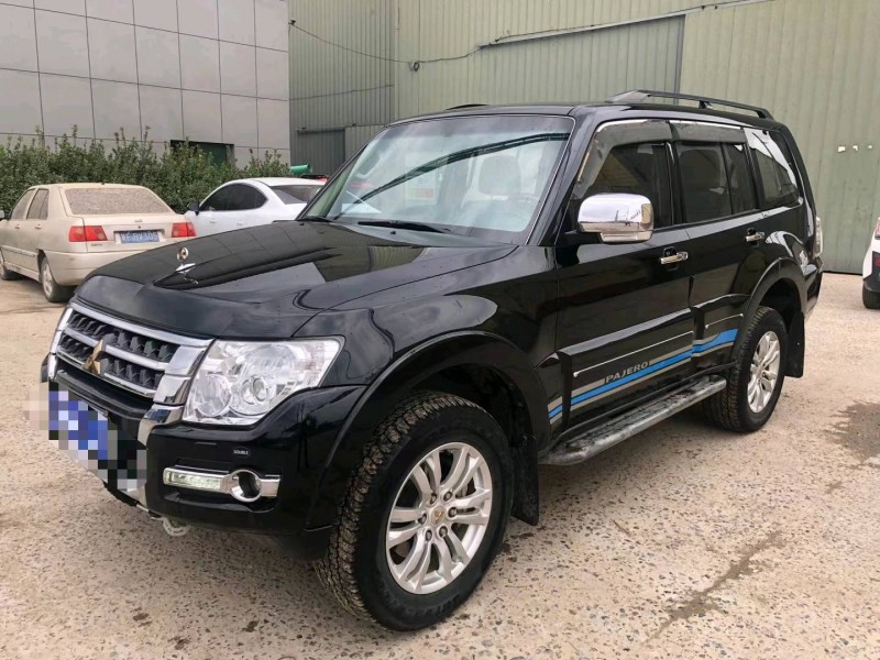 保定18年三菱帕杰罗2