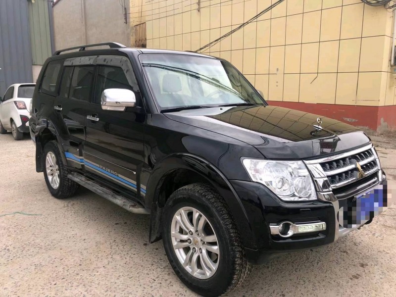 保定18年三菱帕杰罗3