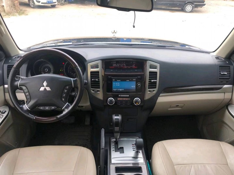 保定18年三菱帕杰罗6