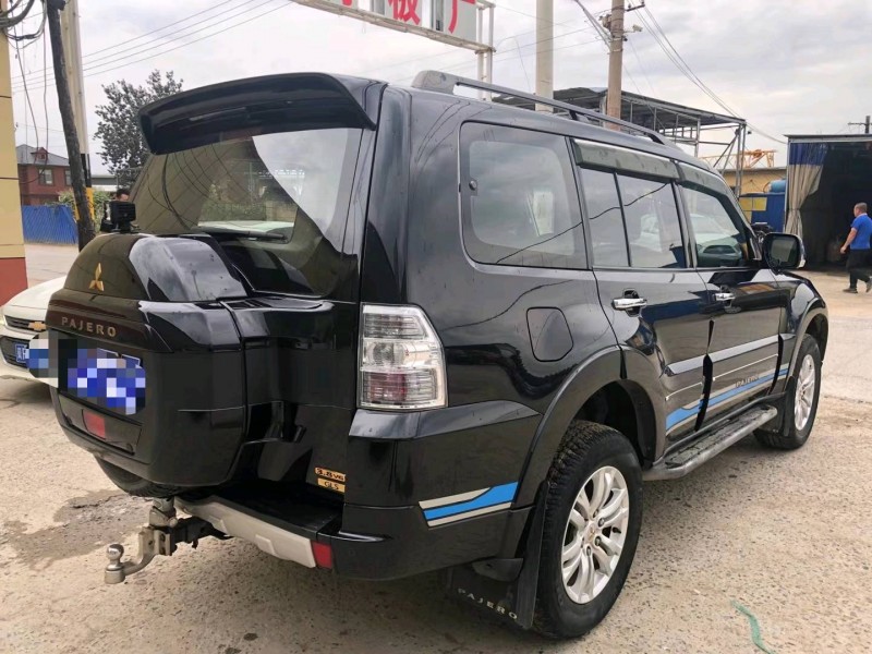 保定18年三菱帕杰罗7