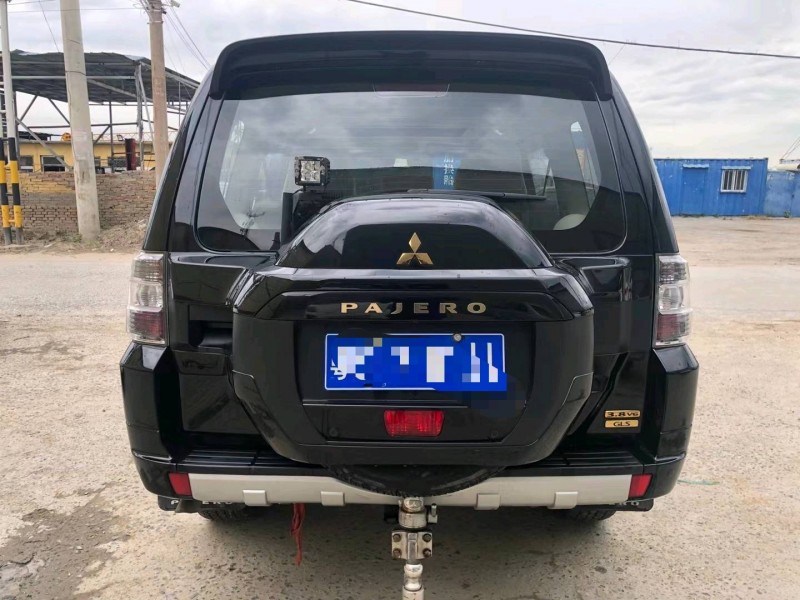 保定18年三菱帕杰罗9