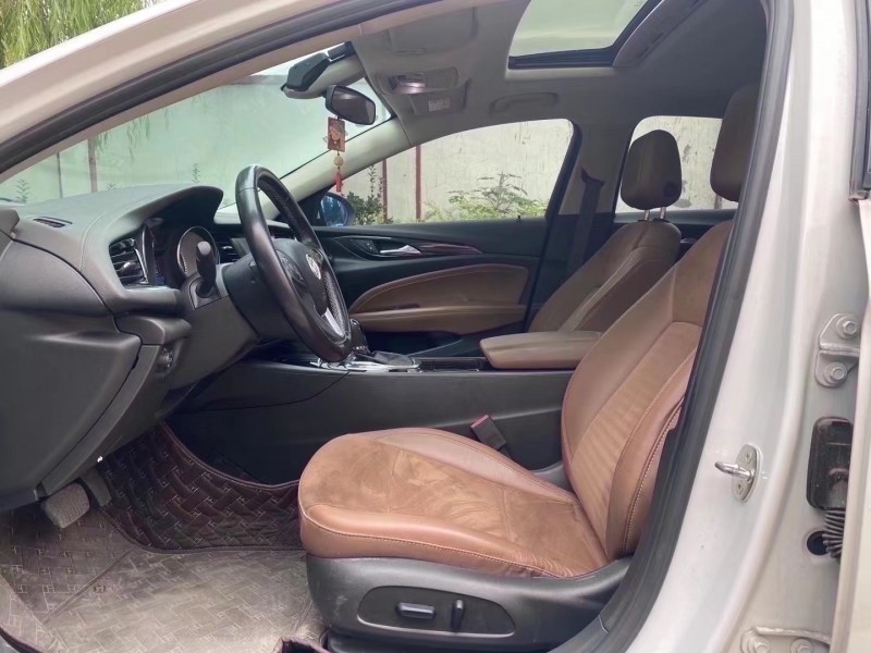 青岛18年别克君威7