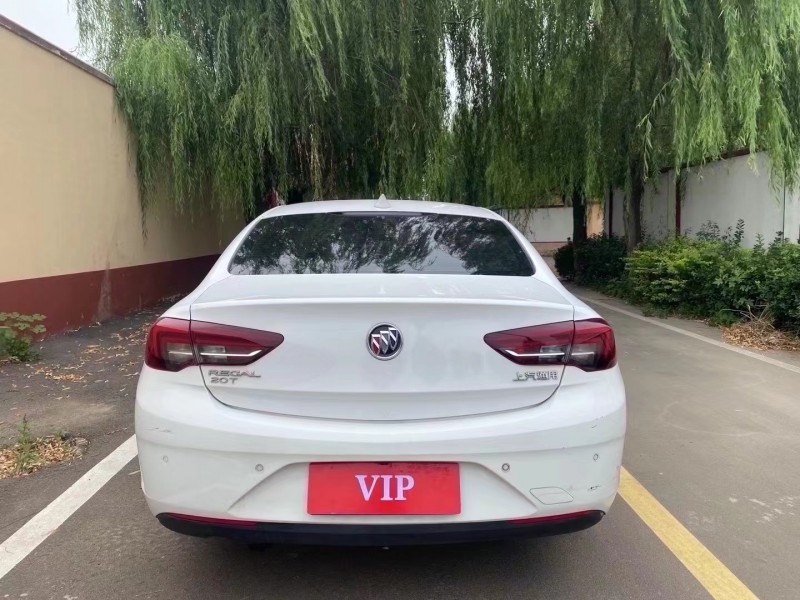 青岛18年别克君威9