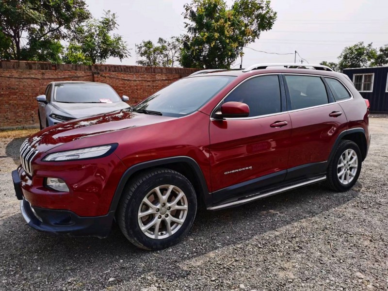 保定17年Jeep自由光2