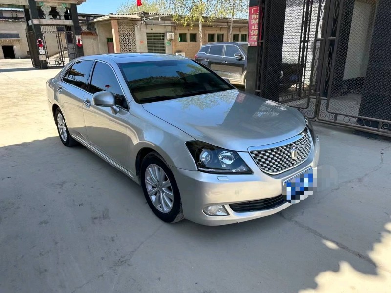 保定11年丰田皇冠2