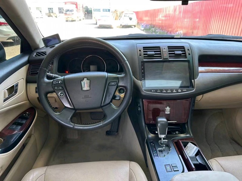 保定11年丰田皇冠5