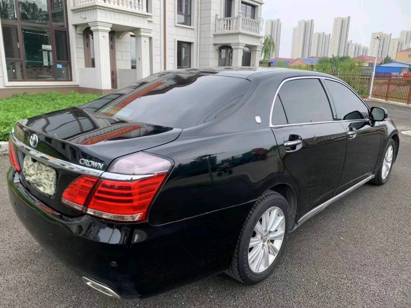 邯郸13年丰田皇冠5