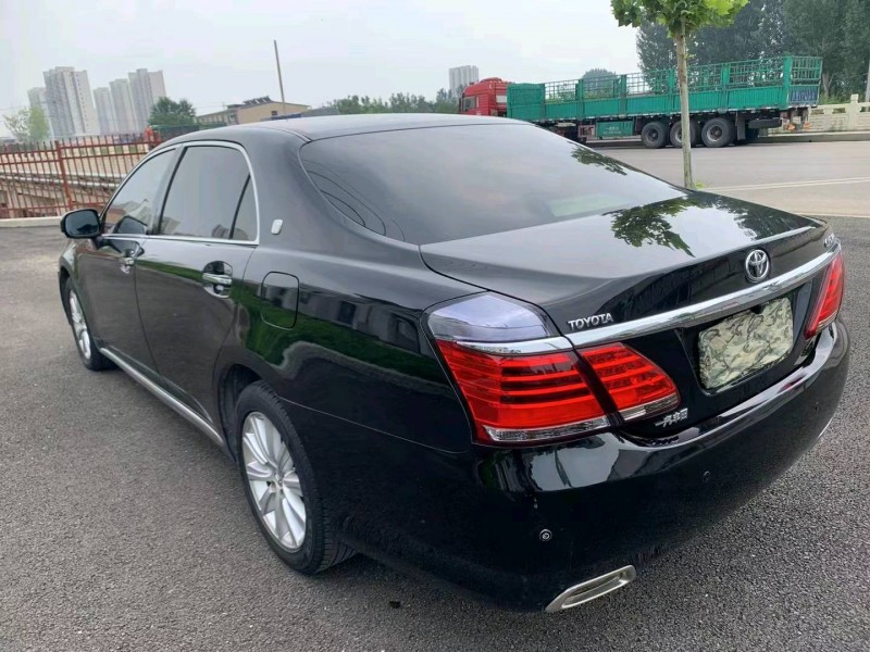 邯郸13年丰田皇冠9