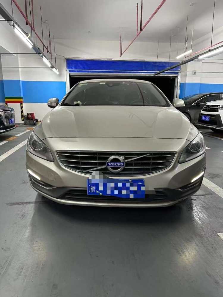 重庆16年沃尔沃S60L1