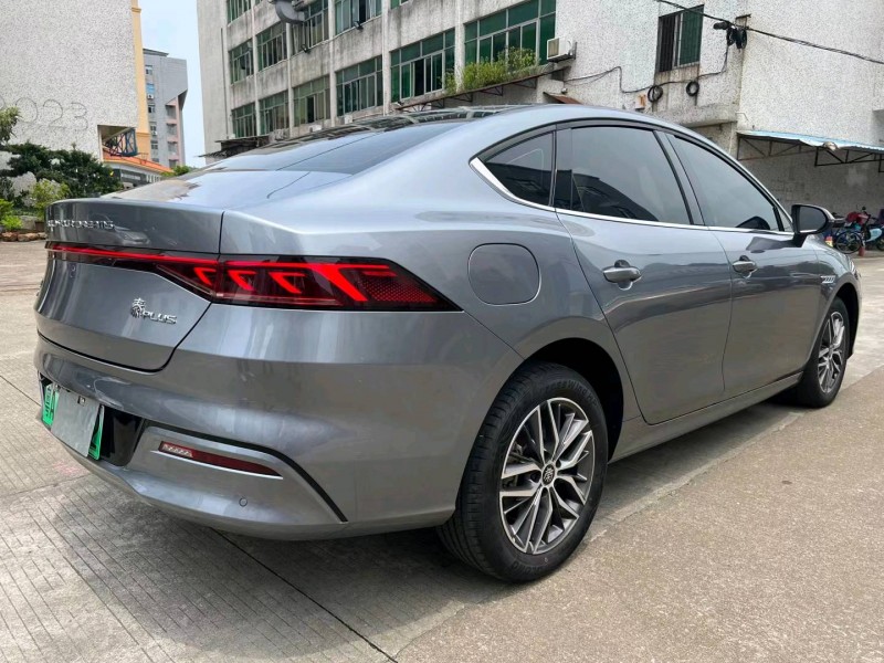 中山22年比亚迪秦5