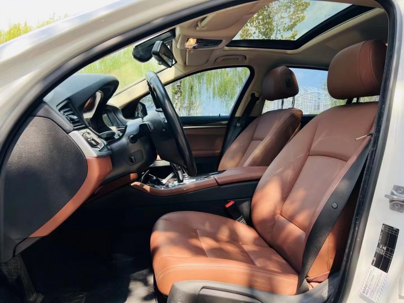 济宁17年宝马5系8