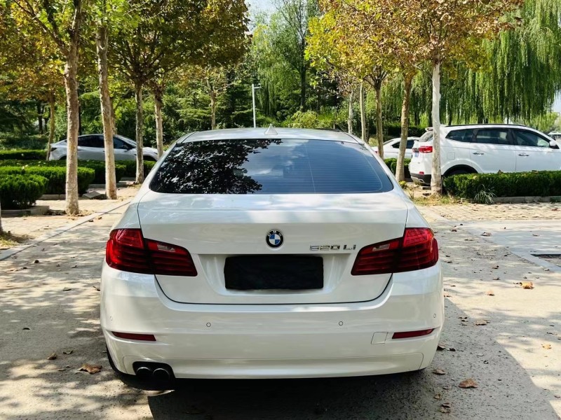 济宁17年宝马5系9