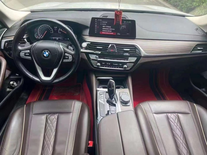 济宁19年宝马5系5