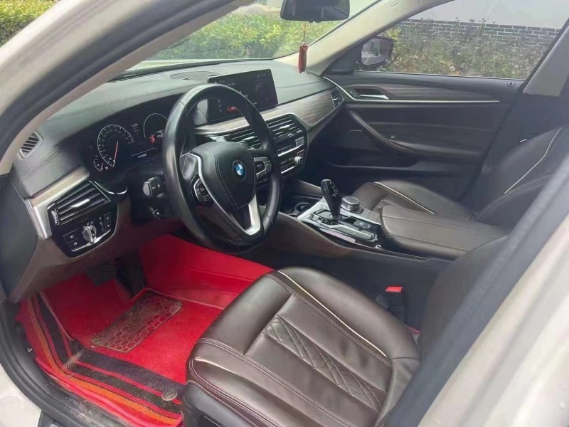 济宁19年宝马5系6