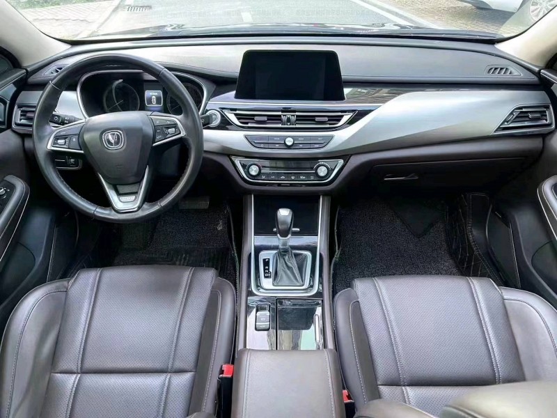 邢台19年长安汽车睿骋CC8