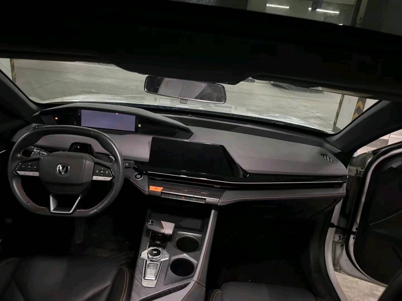 衡阳22年长安汽车UNI-V5