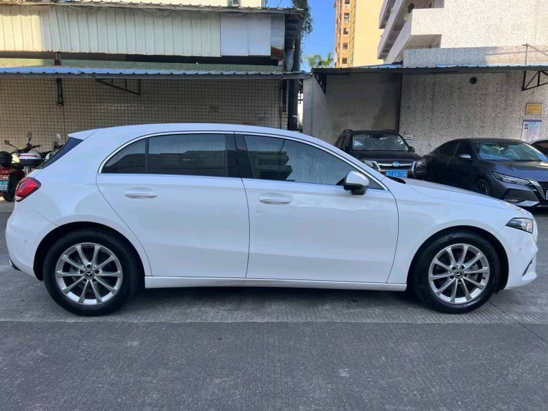中山21年奔驰A2