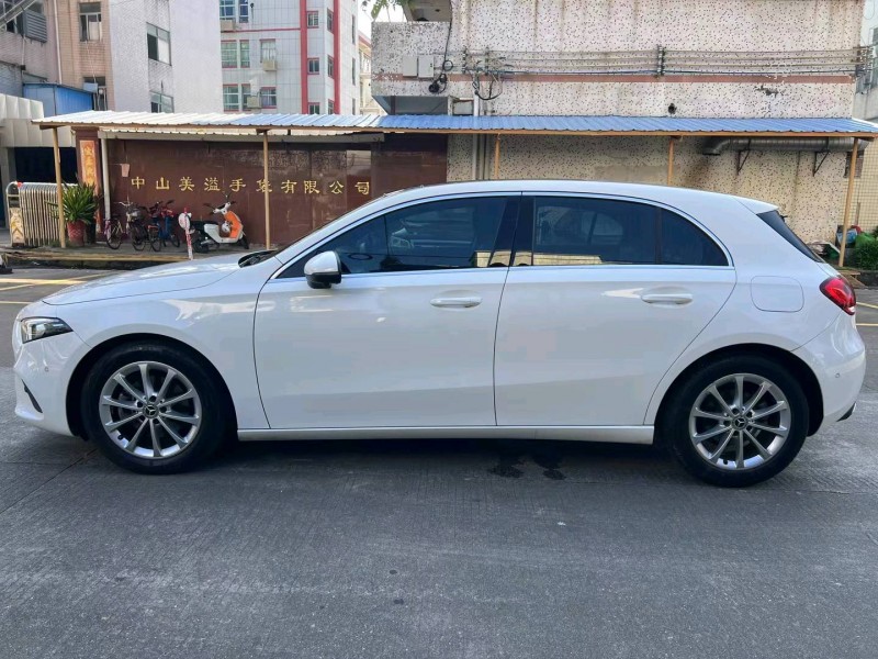 中山21年奔驰A3