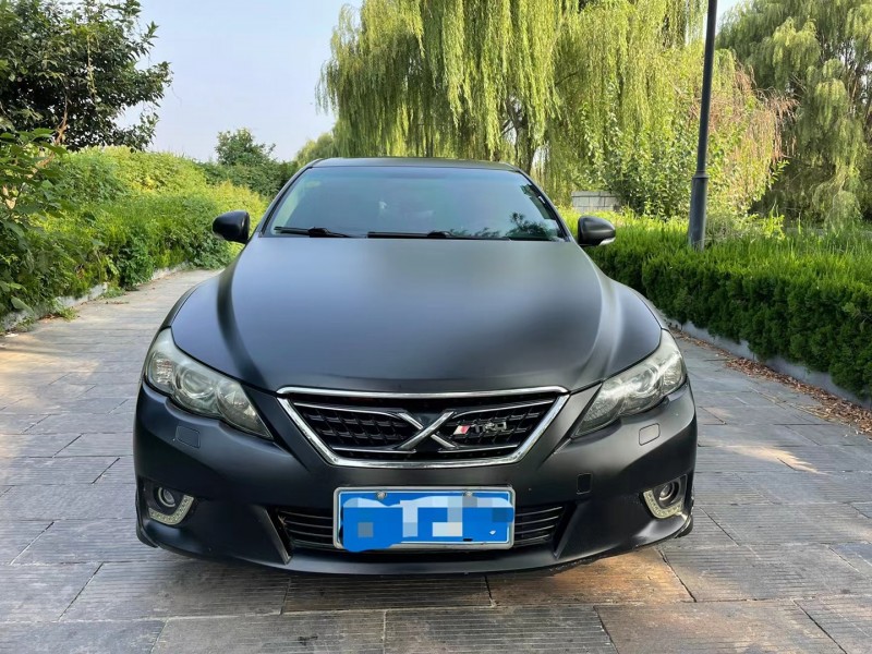 济宁13年丰田锐志1