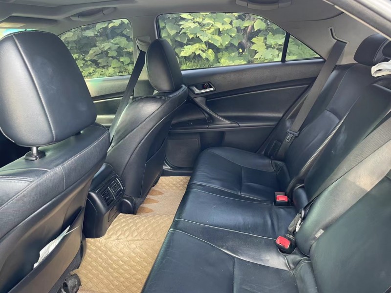 济宁13年丰田锐志8