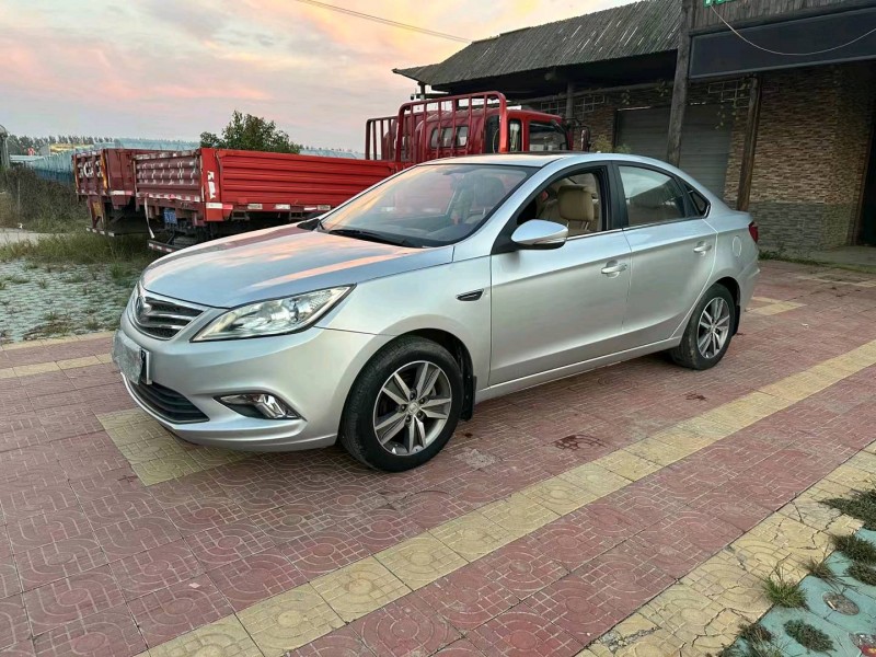 徐州18年长安汽车逸动3