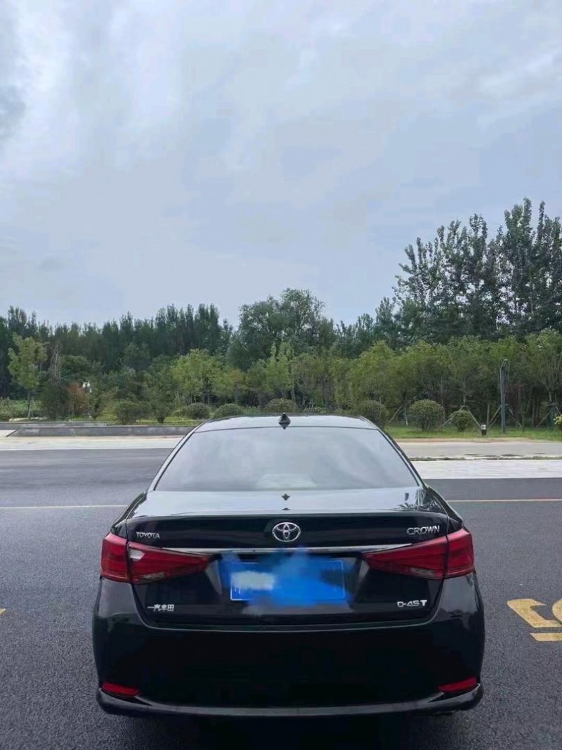 东营17年丰田皇冠5