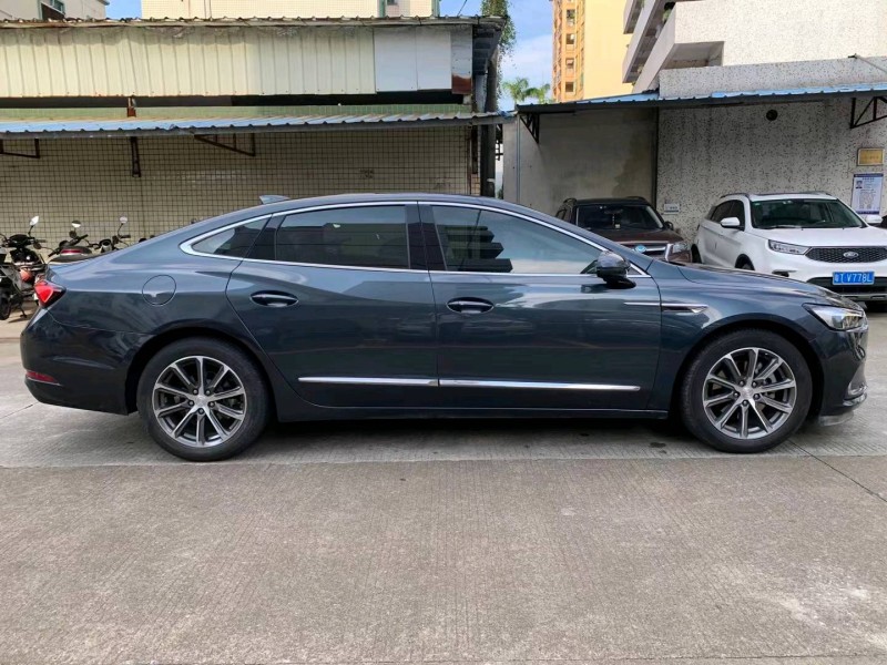 中山20年别克君越2