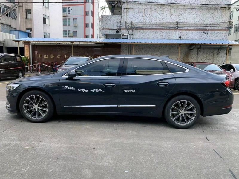 中山20年别克君越3