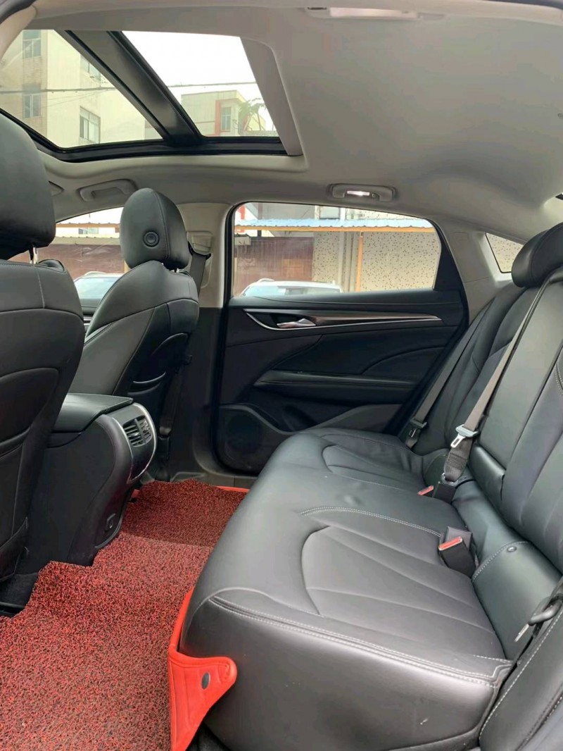 中山20年别克君越6