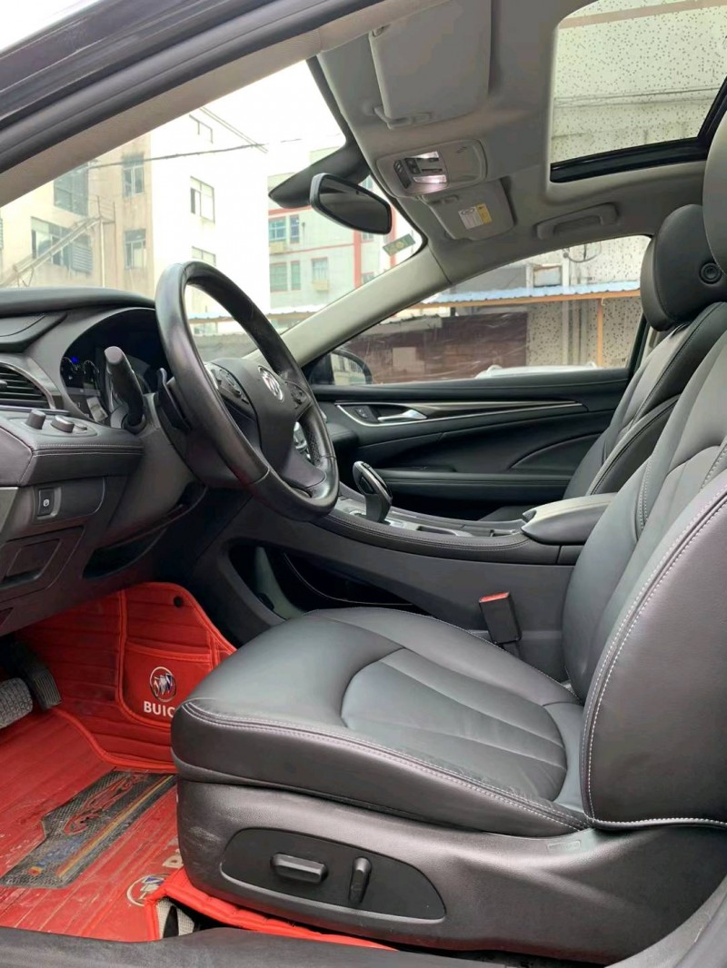 中山20年别克君越8