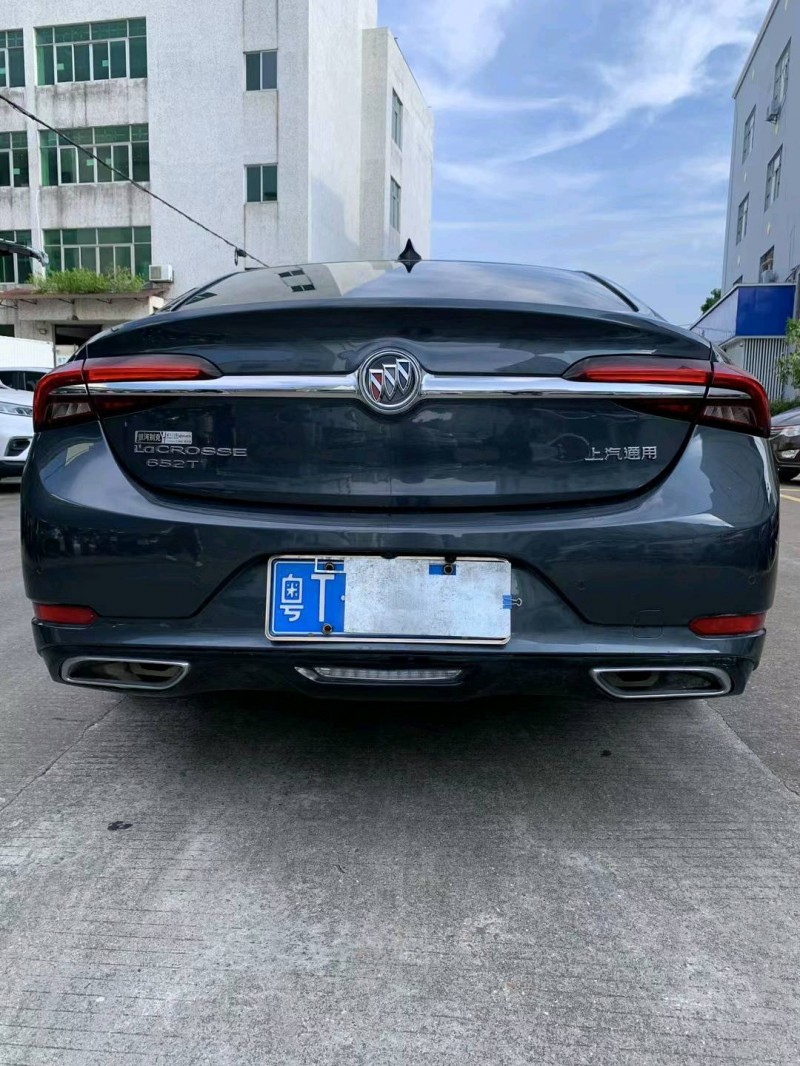 中山20年别克君越9