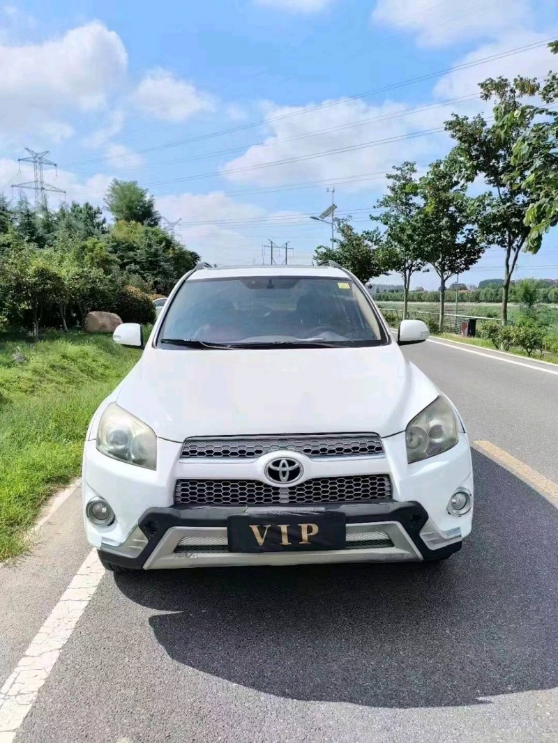 东营13年丰田RAV4荣放1