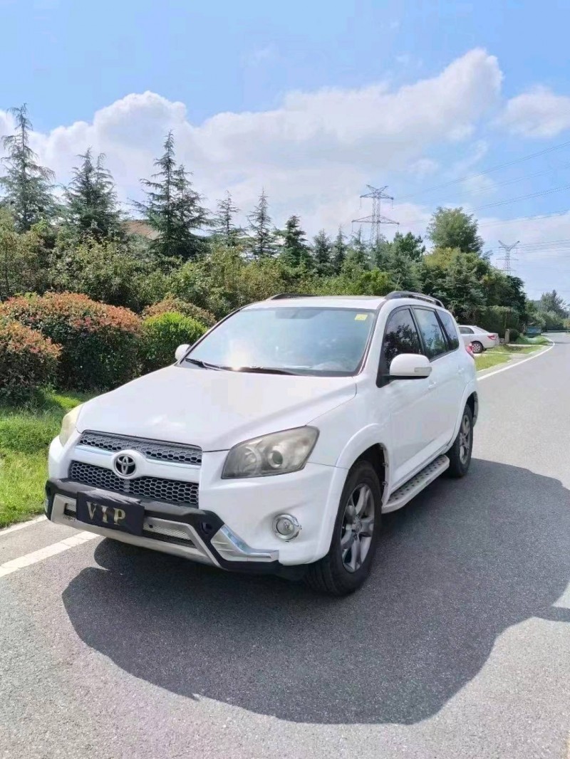 东营13年丰田RAV4荣放3