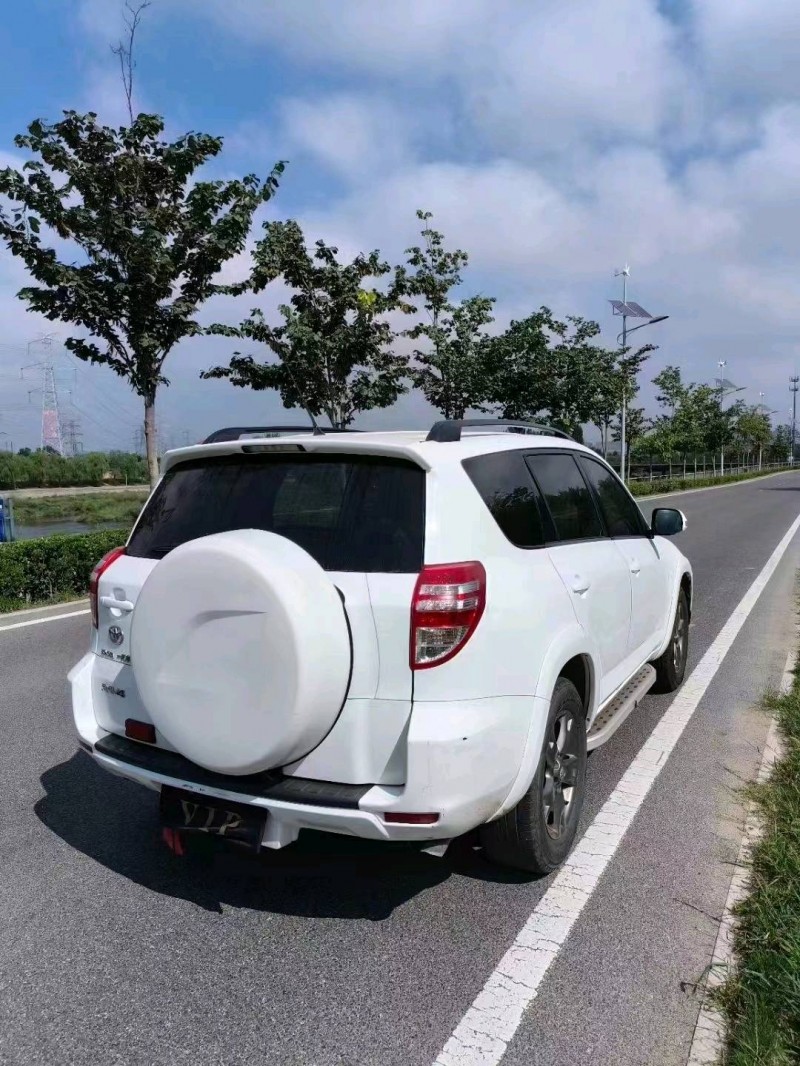 东营13年丰田RAV4荣放8