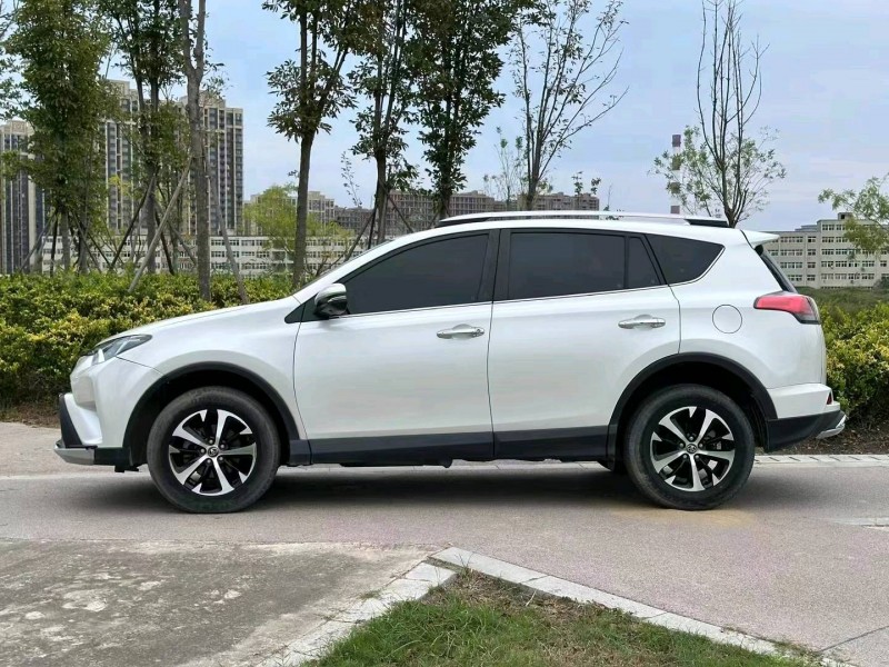 平頂山18年豐田RAV4榮放9