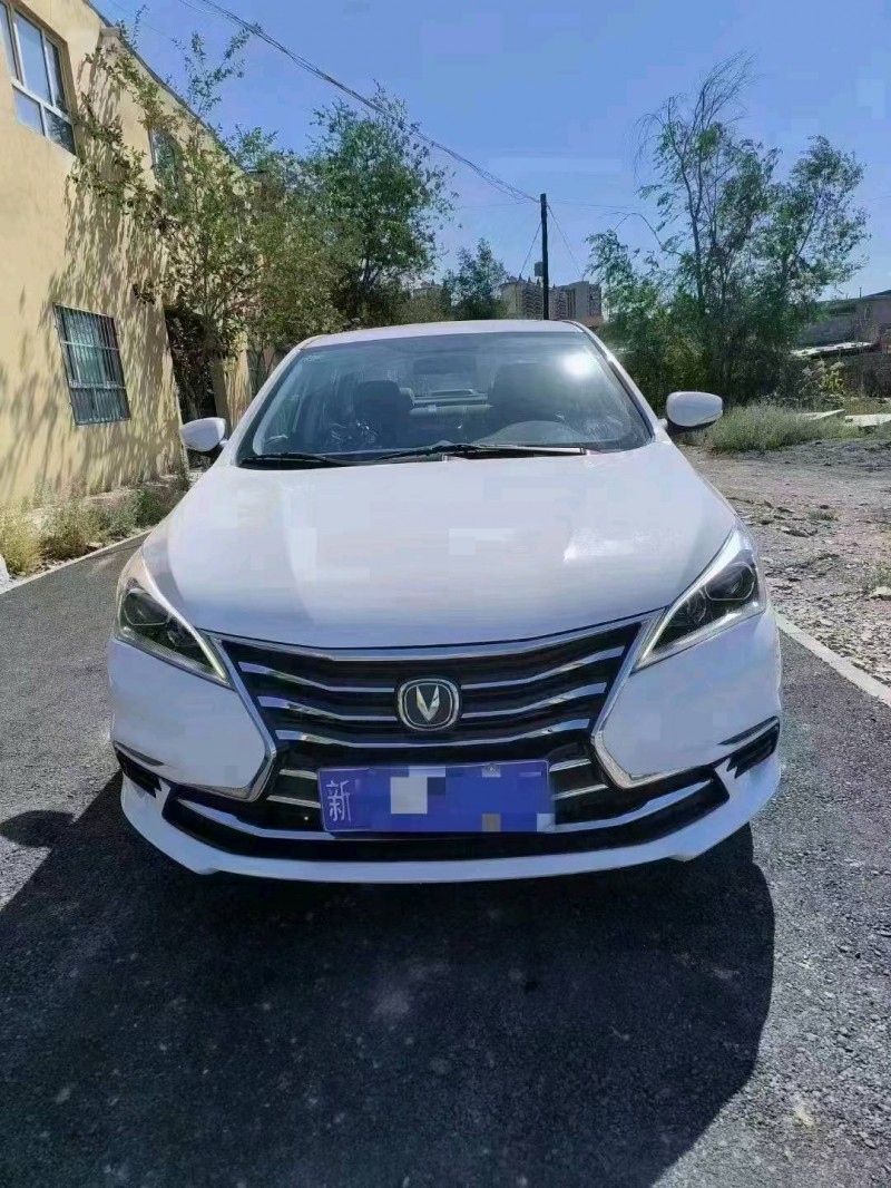 东营22年长安汽车逸动1