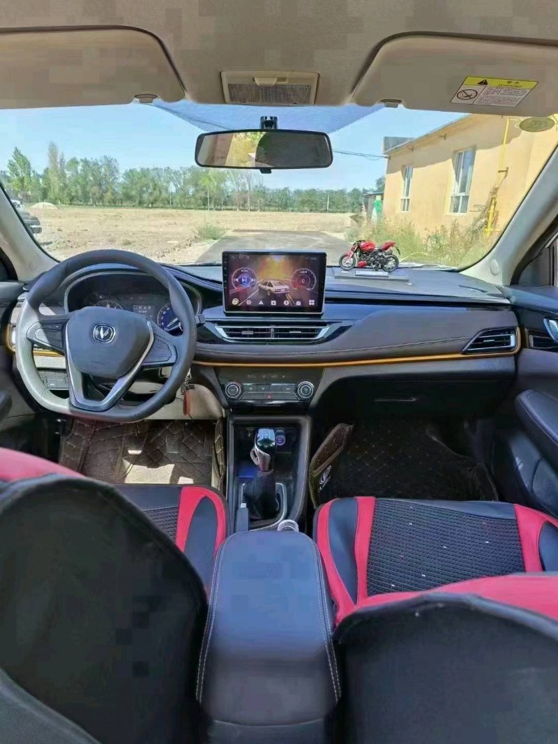 东营22年长安汽车逸动5