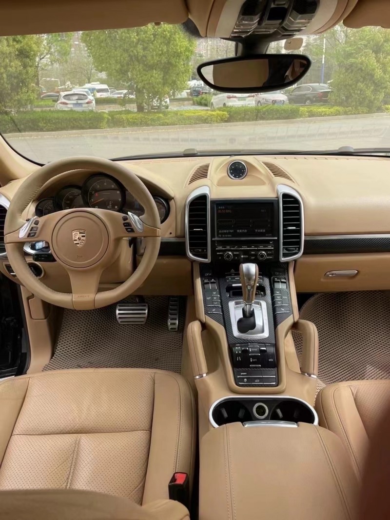 济南11年保时捷卡宴6