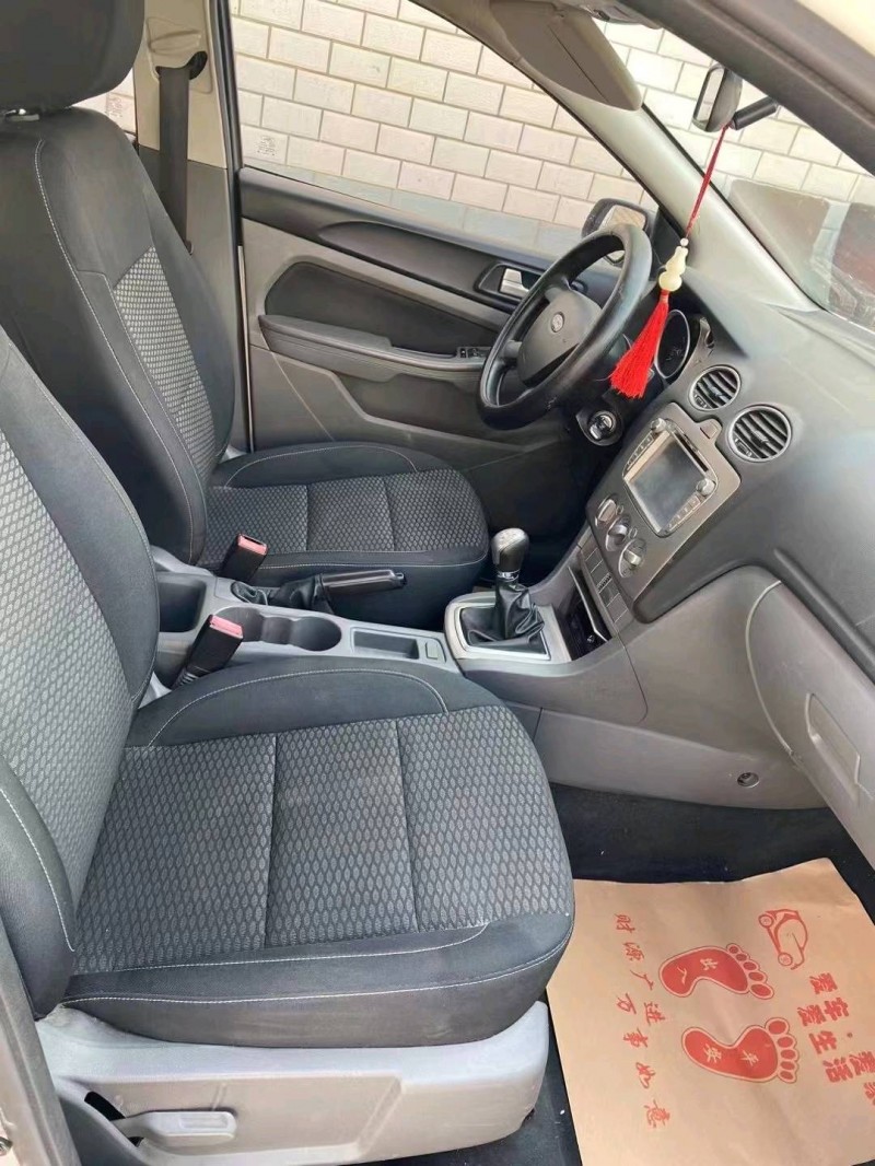 东营16年福特福克斯5