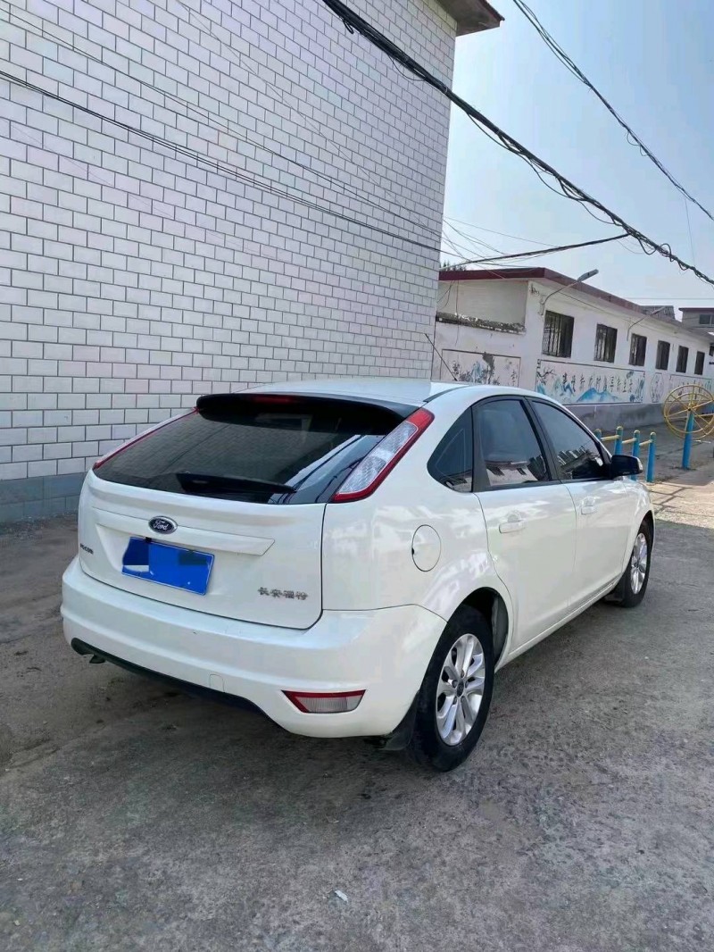东营16年福特福克斯6