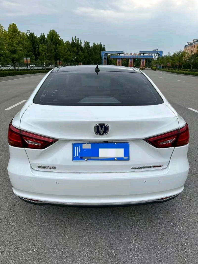 德陽19年長安汽車睿騁CC6