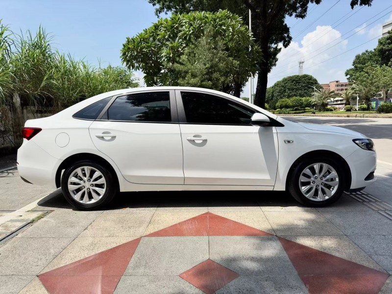 东莞21年别克英朗8