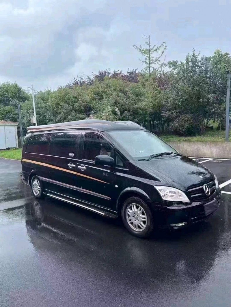 济宁13年奔驰威霆3