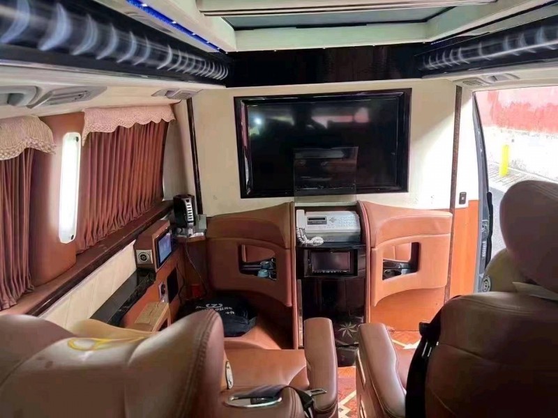 济宁13年奔驰威霆6