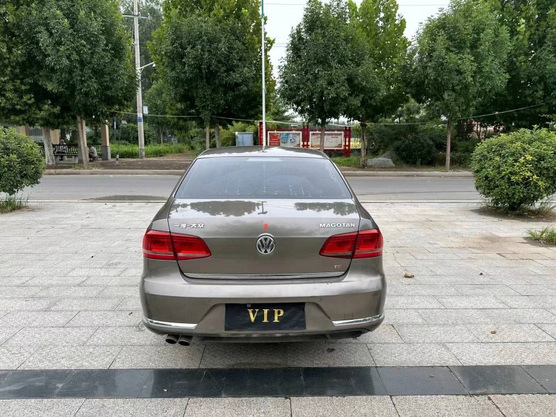 济南16年大众迈腾8