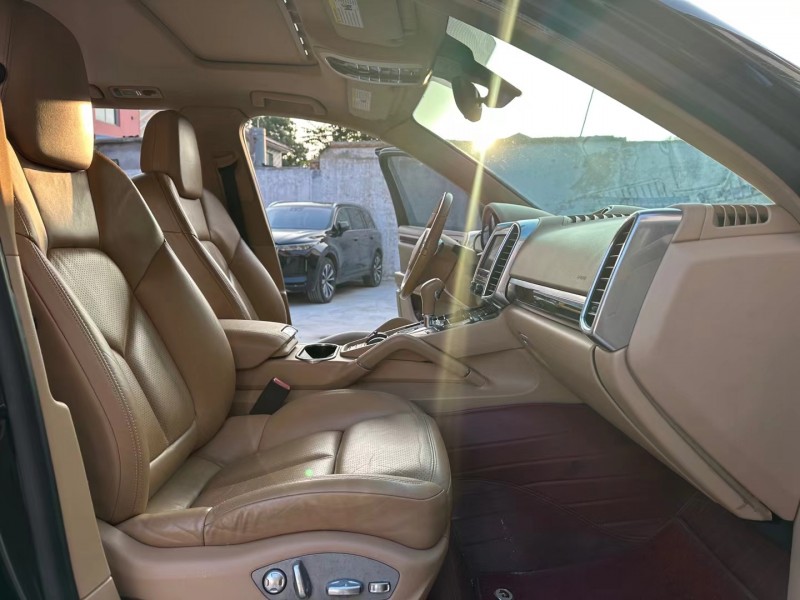 济宁14年保时捷卡宴5