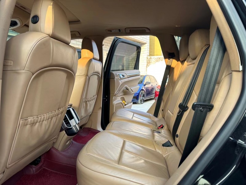 济宁14年保时捷卡宴6