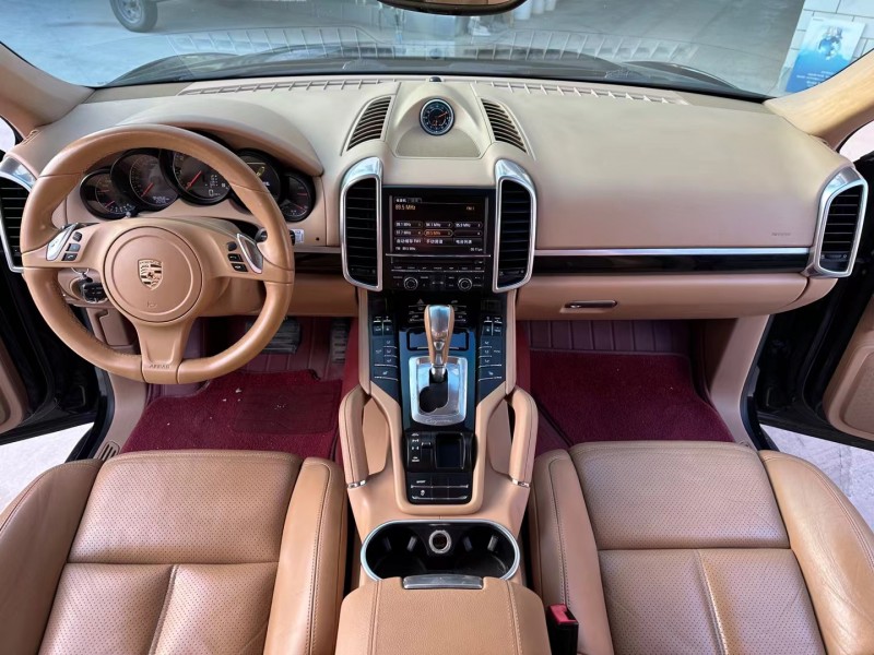 济宁14年保时捷卡宴7