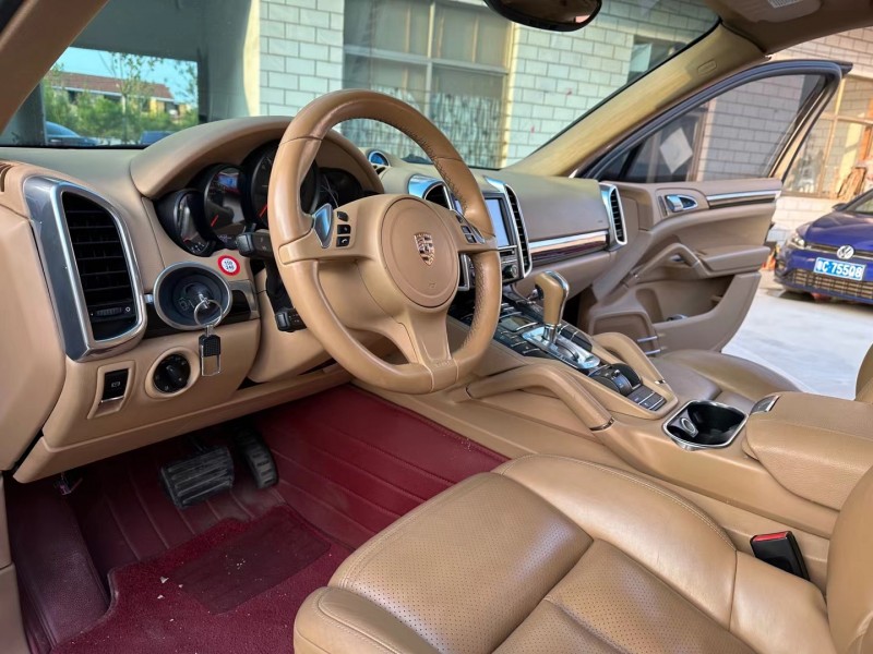 济宁14年保时捷卡宴8